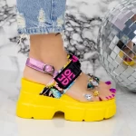 Дамски сандали на платформа 2WL99 Жълто Mei