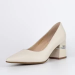 Обувки с дебел ток K5720-3748A Кремав цвят » MeiMall.bg
