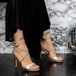 Дамски сандали с тънък ток 2YXD76 Шампанско Mei