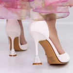 Обувки тип стилет 2DC5 Бежово Mei