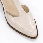 Дамски сандали с дебел ток K6052-5680 Кремав цвят | Advancer