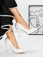 Обувки с дебел ток 3DC36 Бежово » MeiMall.bg