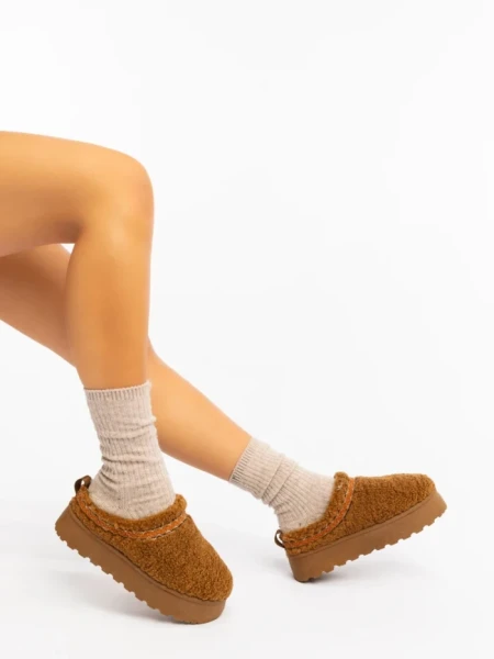 Дамски чехли цвят камел от текстилен материал Amaria