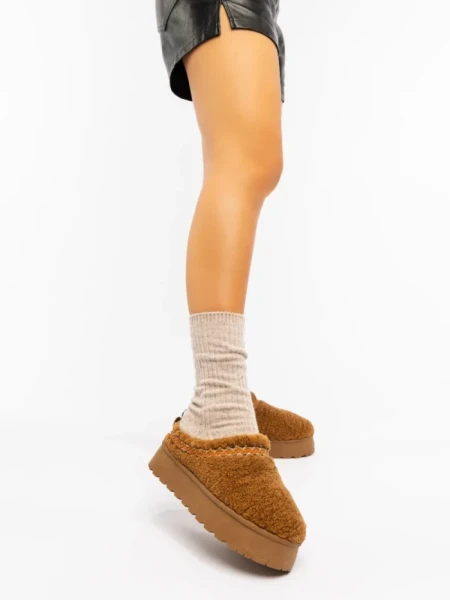 Дамски чехли цвят камел от текстилен материал Amaria