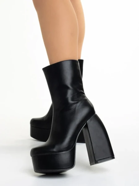 Дамски боти  черни  от еко кожа  Olinda