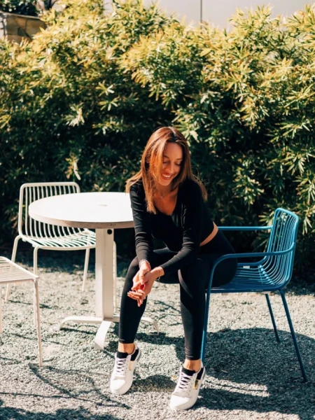 Дамски спортни обувки бели с  черно от  еко кожа  Nedelya