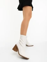 Дамски боти с ток бели от екологична кожа Santana