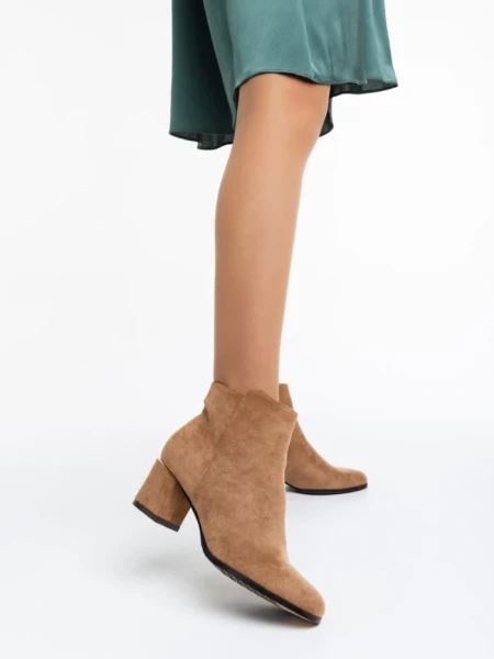 Дамски боти бежови тъмно от текстилен материал Zarina