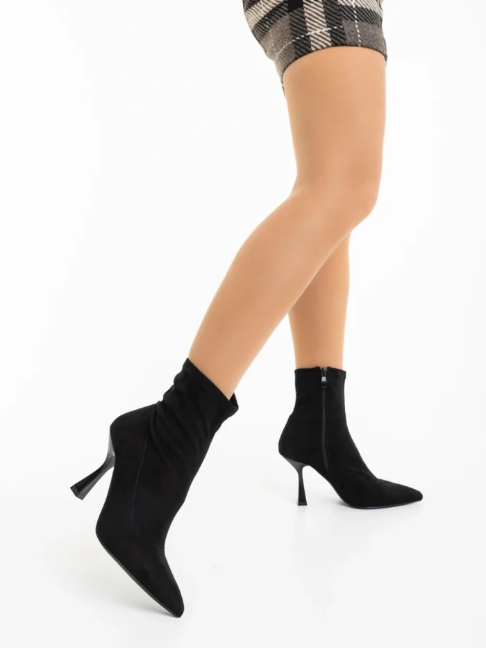 Дамски боти черни от текстилен материал Adisia