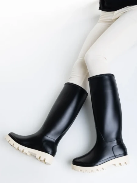 Дамски чизми  черни с бежово  от каучук  Filippa