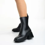 Дамски чизми  черни от синтетичен материал  Sumeya