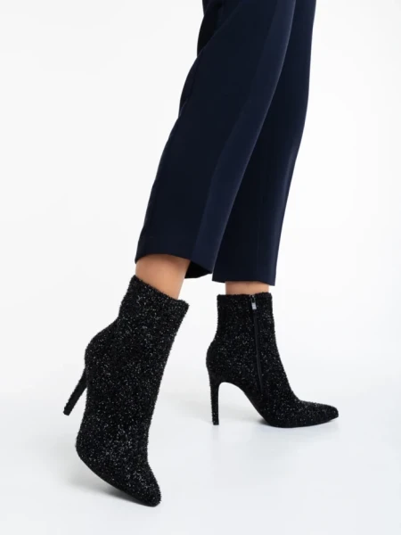 Дамски боти черни от текстилен материал Noelani