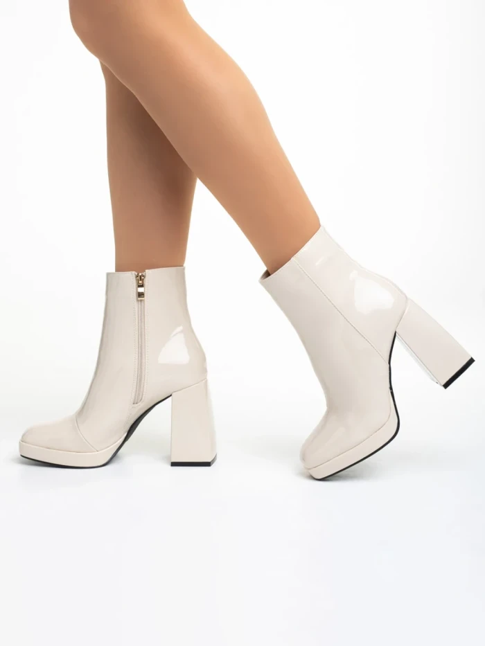 Дамски боти  бежови  от лачена еко кожа Rosalita