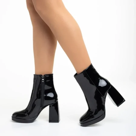 Дамски боти  черни от лачена еко кожа Rosalita