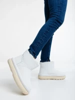 Дамски чизми бели от еко кожа и текстилен материал Leola