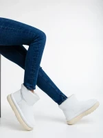Дамски чизми бели от еко кожа и текстилен материал Leola