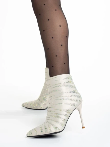 Дамски боти  бели  от текстилен материал  Carrie