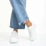 Дамски спортни обувки  бели от еко кожа Sonal