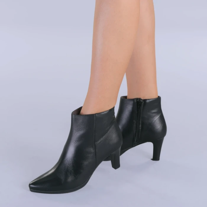 Дамски боти от естествена кожа Saga черни