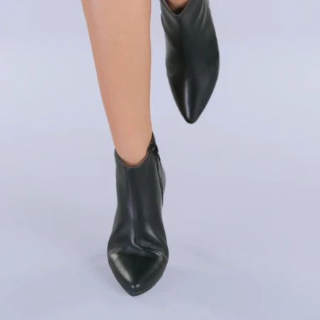 Дамски боти от естествена кожа Saga черни