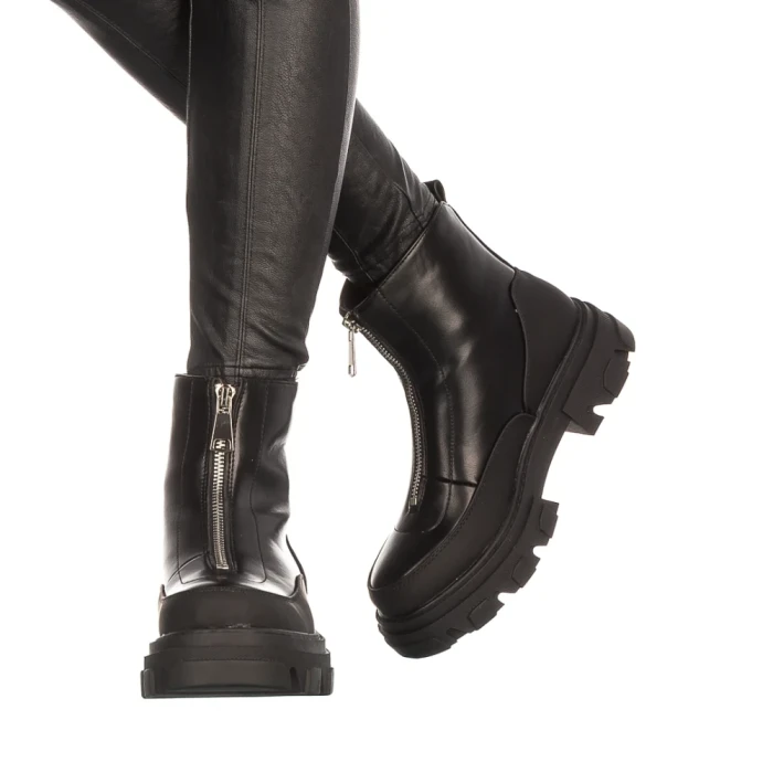 Дамски чизми Priva черни