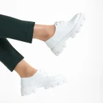 Всекидневни дамски обувки  бели от лачена еко кожа   Tayla