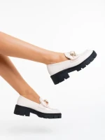 Дамски мокасини бежови от еко кожа лачена Jayanti