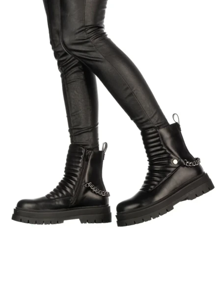 Дамски чизми Resca черни