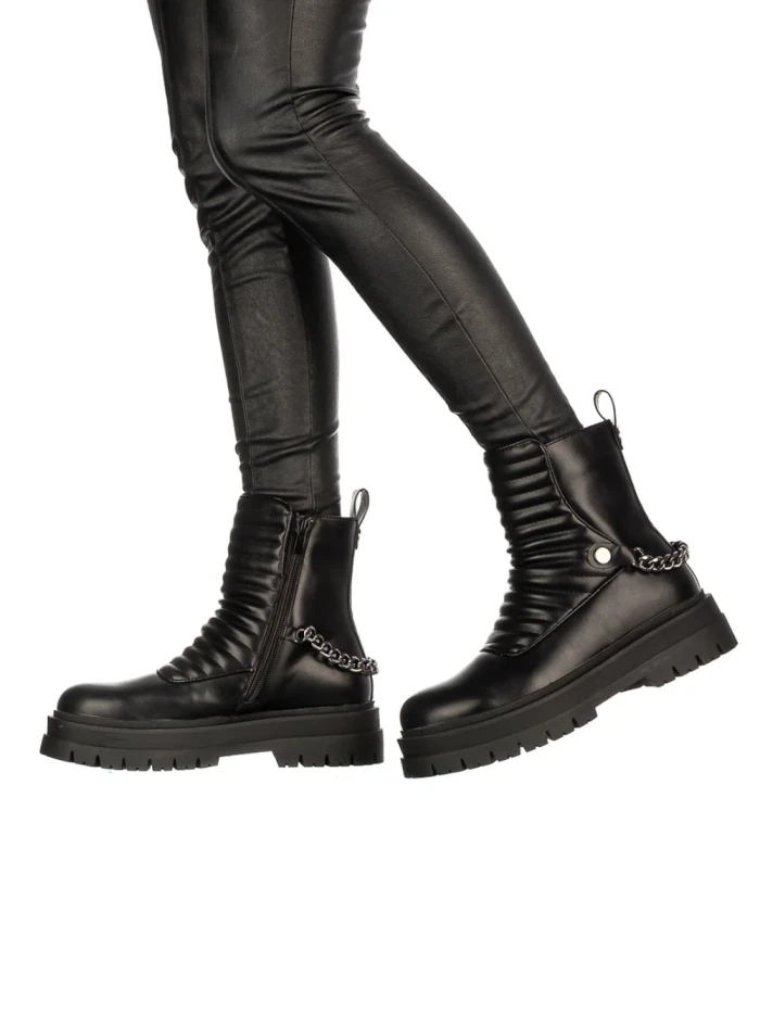 Дамски чизми Resca черни