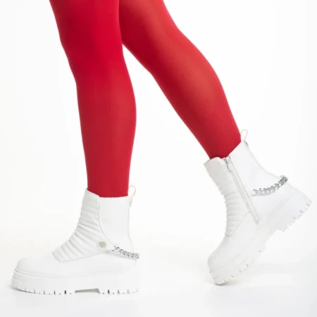 Дамски чизми  Resca бели