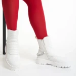 Дамски чизми  Resca бели