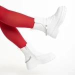 Дамски чизми  Resca бели