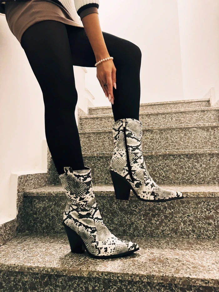 Дамски чизми черни с бяло от еко кожа Linnet