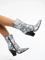 Дамски чизми черни с бяло от еко кожа Linnet