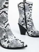 Дамски чизми черни с бяло от еко кожа Linnet