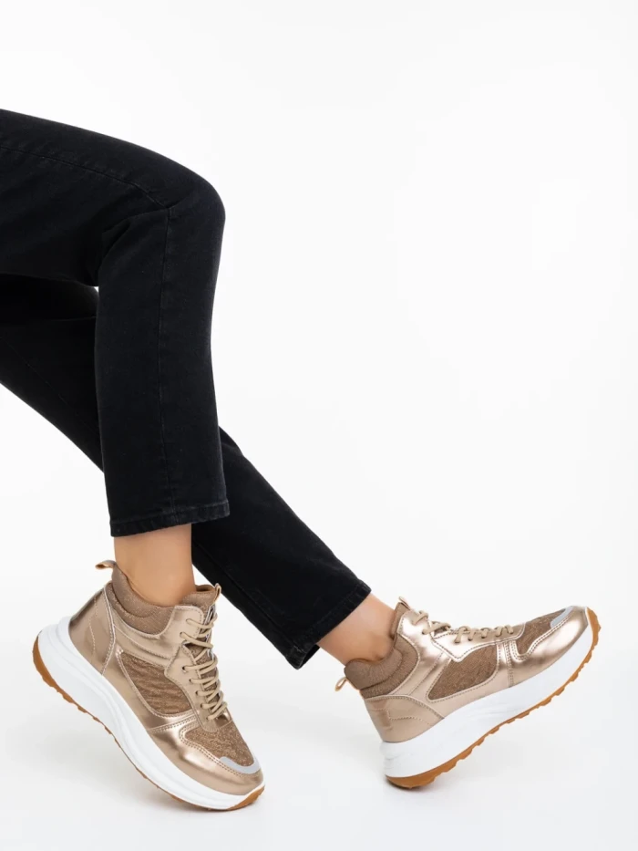 Дамски спортни обувки златисти от текстилен и синтетичен материал Varava
