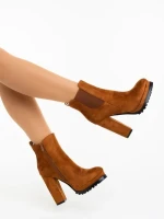 Дамски боти с ток кафяви от текстилен материал Themara