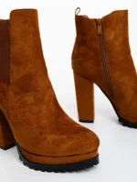 Дамски боти с ток кафяви от текстилен материал Themara