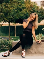 Дамски боти кафяви с бяло от текстилен материал Warda