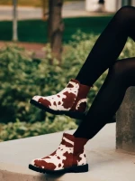 Дамски боти кафяви с бяло от текстилен материал Warda