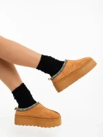 Дамски чехли цвят камел от текстилен материал Valtera