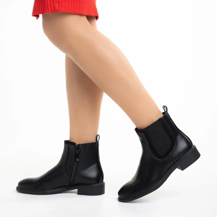 Дамски боти  черни  от еко кожа  Daviana