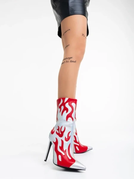 Дамски боти сребристи от еко кожа Sebille