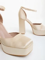 Дамски обувки с ток бежови от текстилен материал Brilia