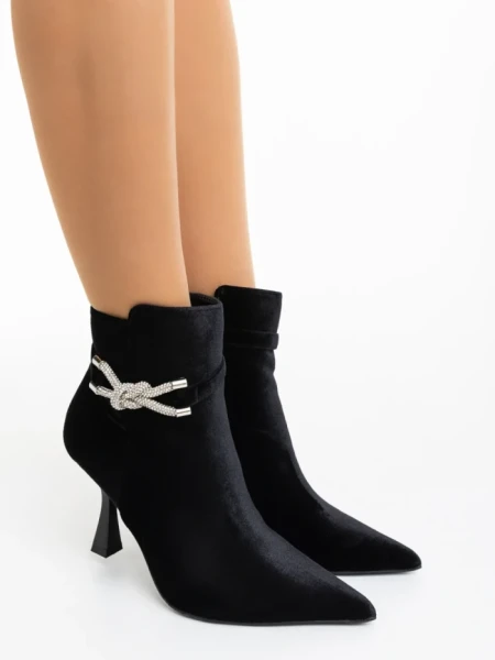 Дамски боти черни от текстилен материал Laeva