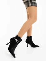 Дамски боти черни от текстилен материал Laeva