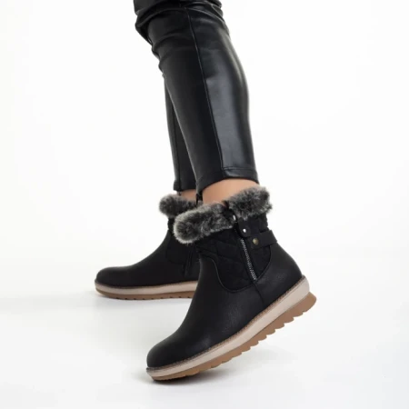 Дамски чизми  черни  от еко кожа  Emmie