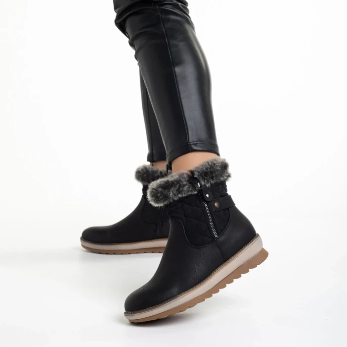 Дамски чизми  черни  от еко кожа  Emmie