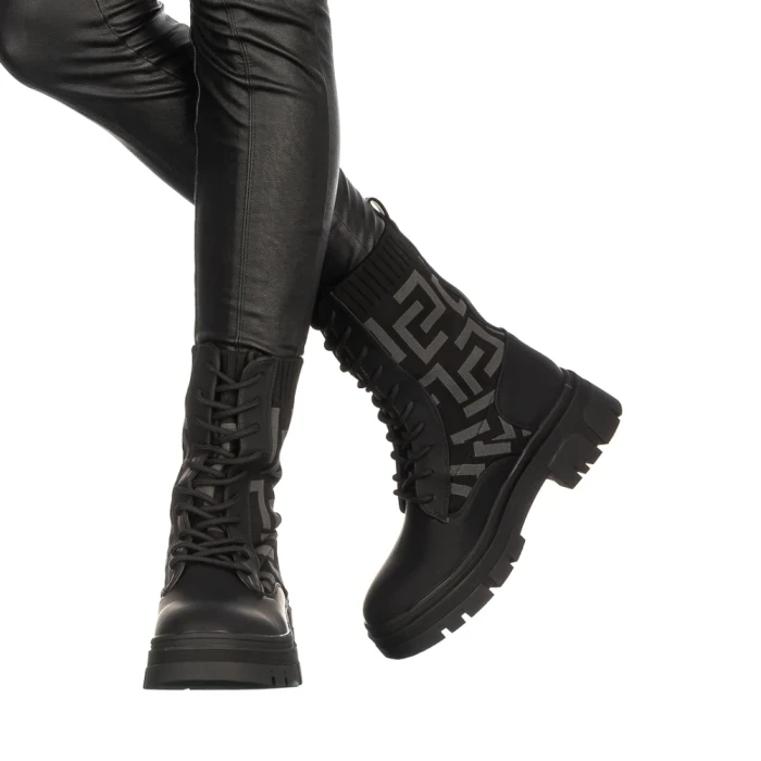 Дамски чизми Stika черни