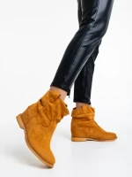 Дамски боти камел от текстилен материал Zoryana